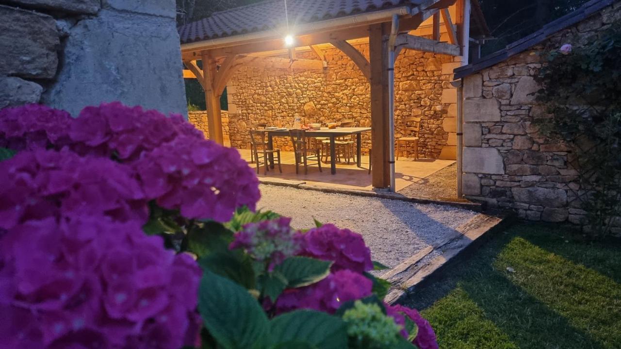 Villa Les Jardins De Raiatea Сарла-ла-Канеда Екстер'єр фото